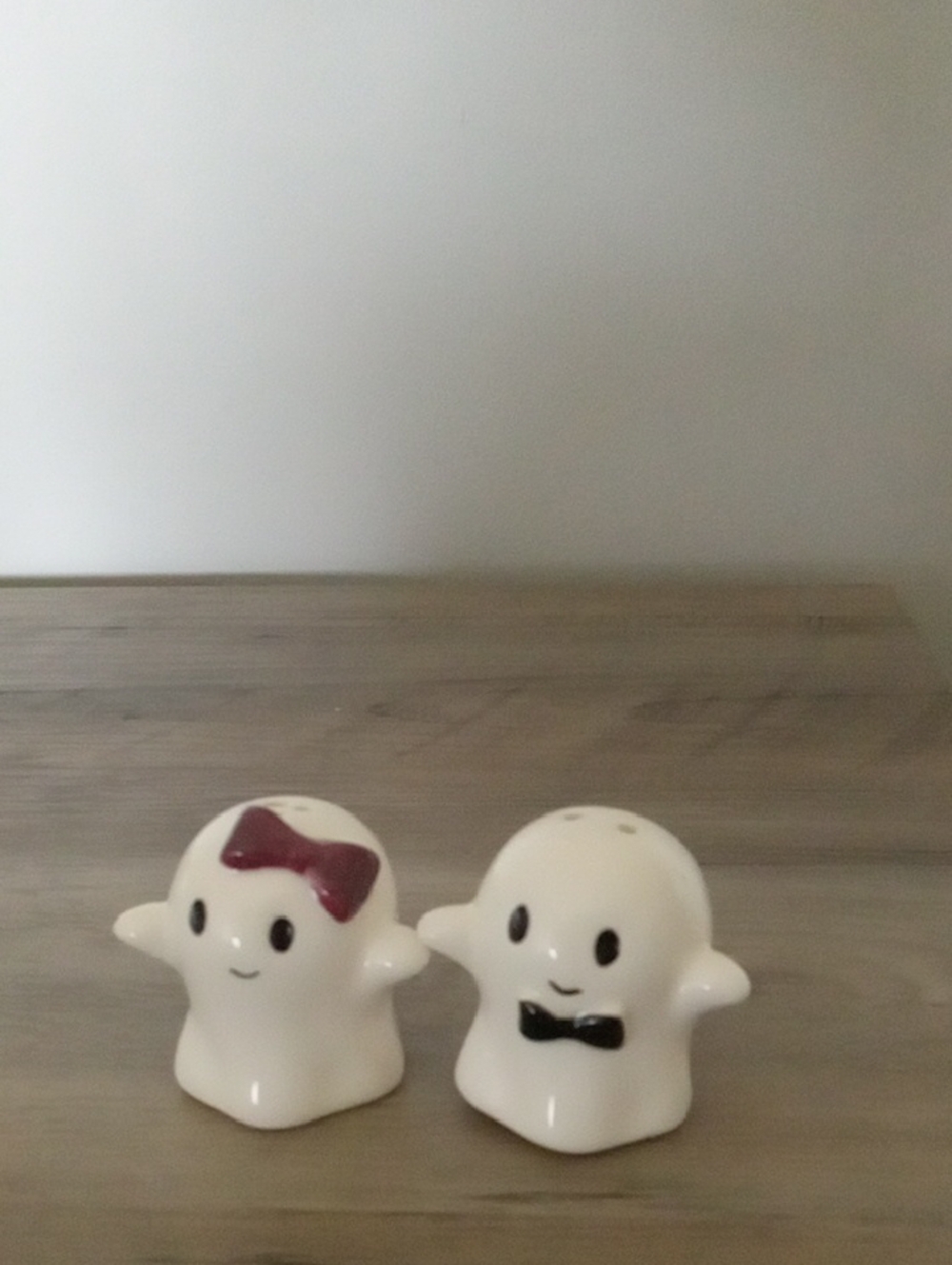 White Ceramic Ghost Salt & Pepper Shakers with Bow and Bowtie